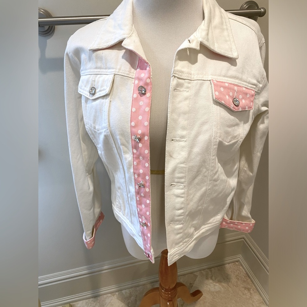 WHITE JEAN JACKET W/ POLKA DOT TRIM & “DIAMOND” BUTTONS SZ MED